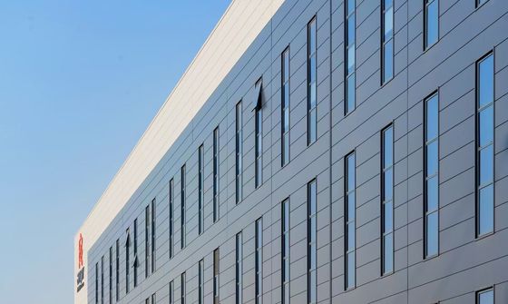 ประสิทธิภาพสูง ความมั่นคงสูง Steel Frame Warehouse ทนทาน