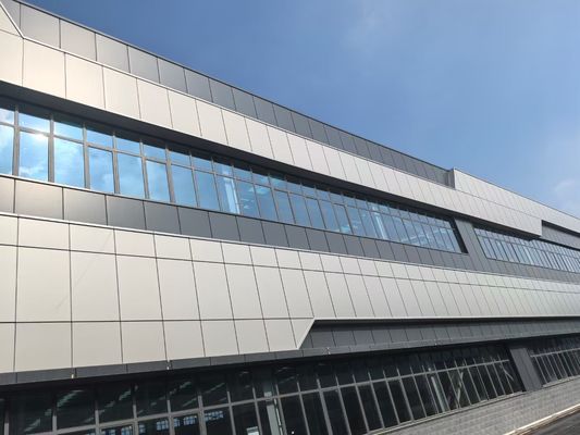 โกดังโครงสร้างเหล็กออกแบบเฟรมแข็งสำหรับอุตสาหกรรม พร้อมโซลูชั่นที่เป็นมิตรต่อสิ่งแวดล้อมและการก่อสร้าง