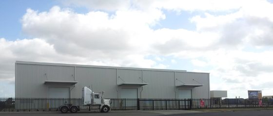โกดังเหล็กอุตสาหกรรม Prefabricated ที่สามารถปรับแต่งได้ การติดตั้งเร็ว